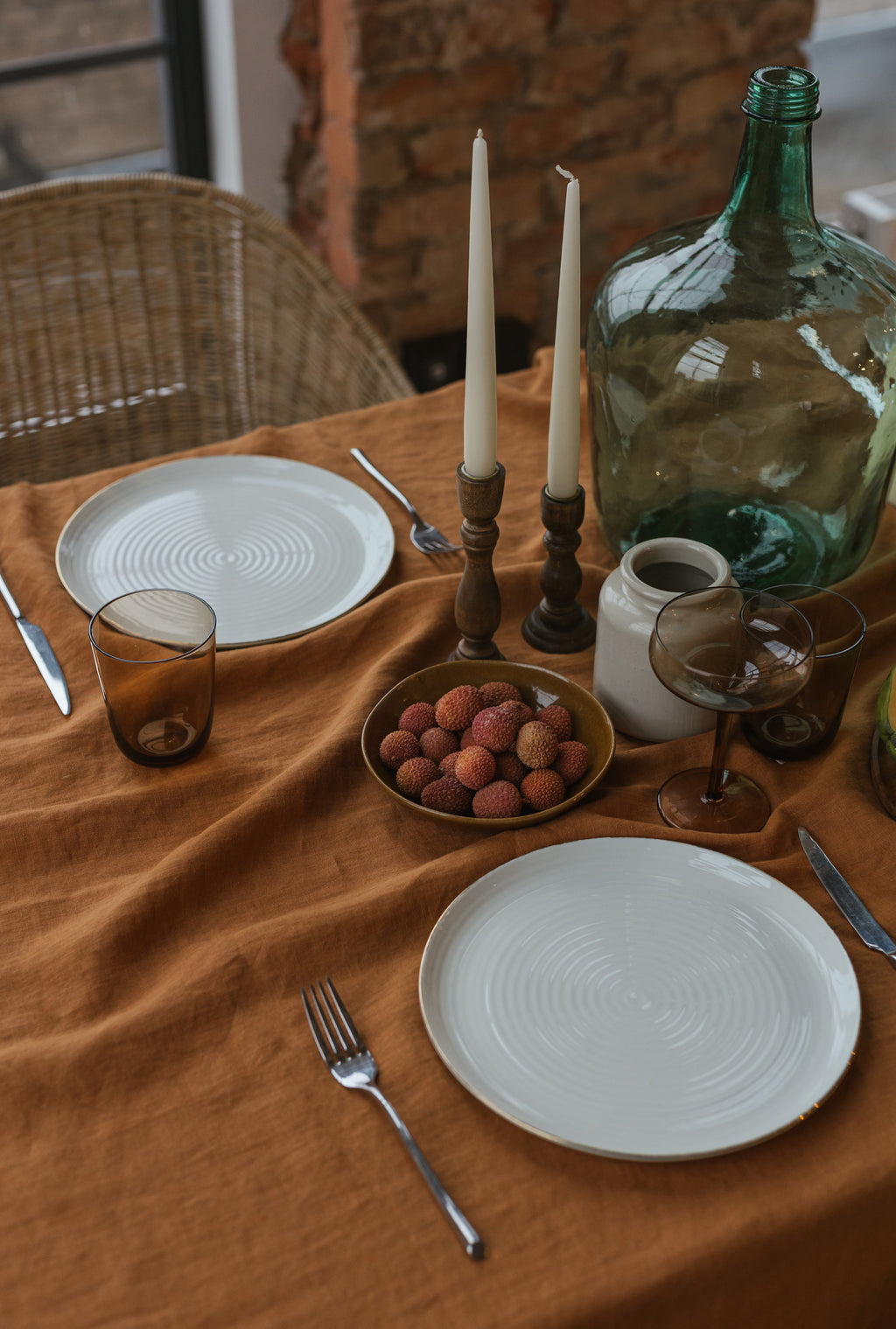 Amberdrøm Linduk – Naturlig Eleganse i Varm Jordtone