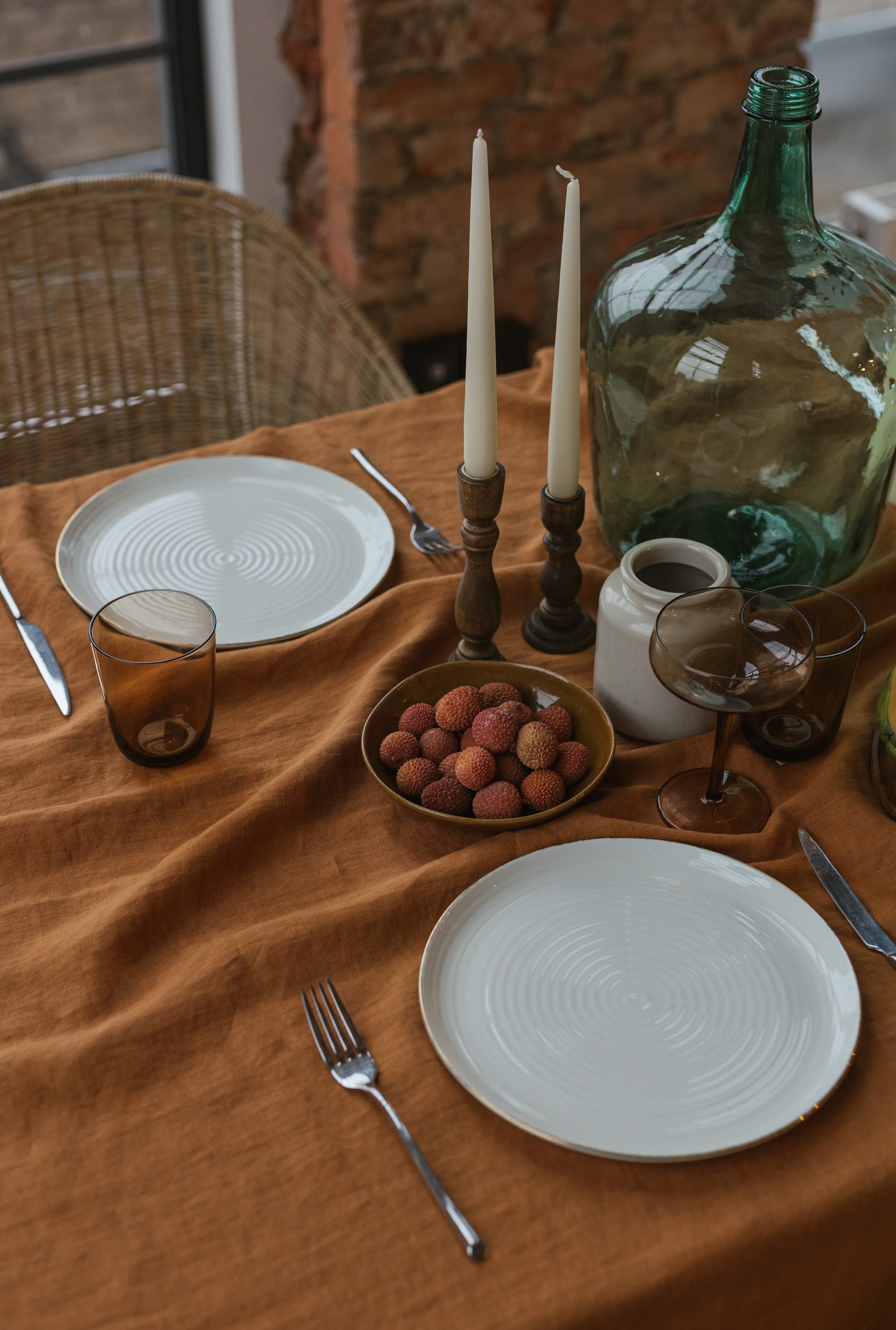 Amberdrøm Linduk – Naturlig Eleganse i Varm Jordtone